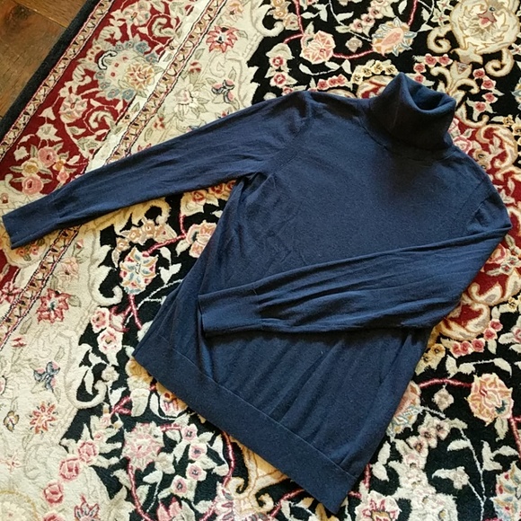 Banana Republic Sweaters - 2/$20 Banana Republic Cashmere Blend Sweater